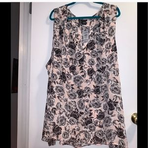 Torrid rose pattern blouse w/ detail on shoulder